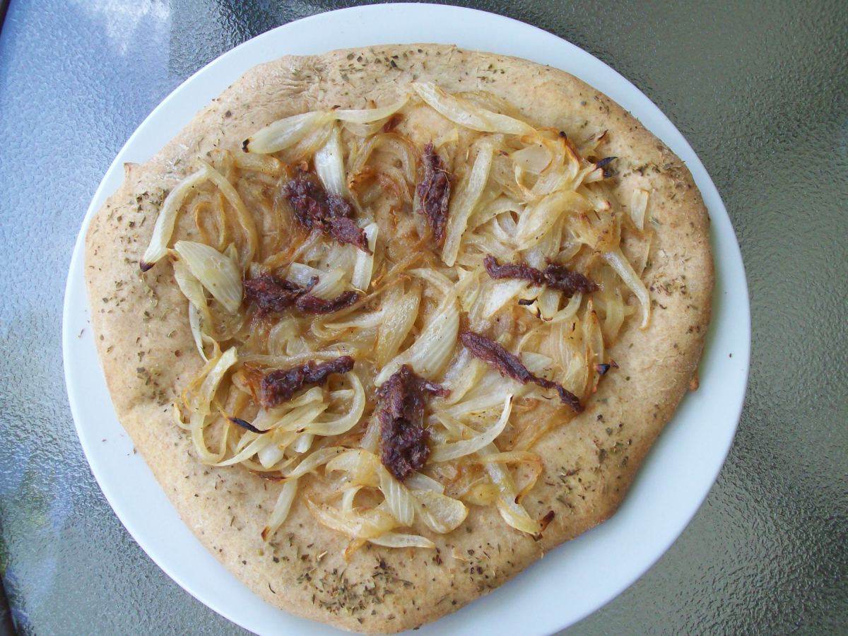 Onion-Anchovy Pizza
