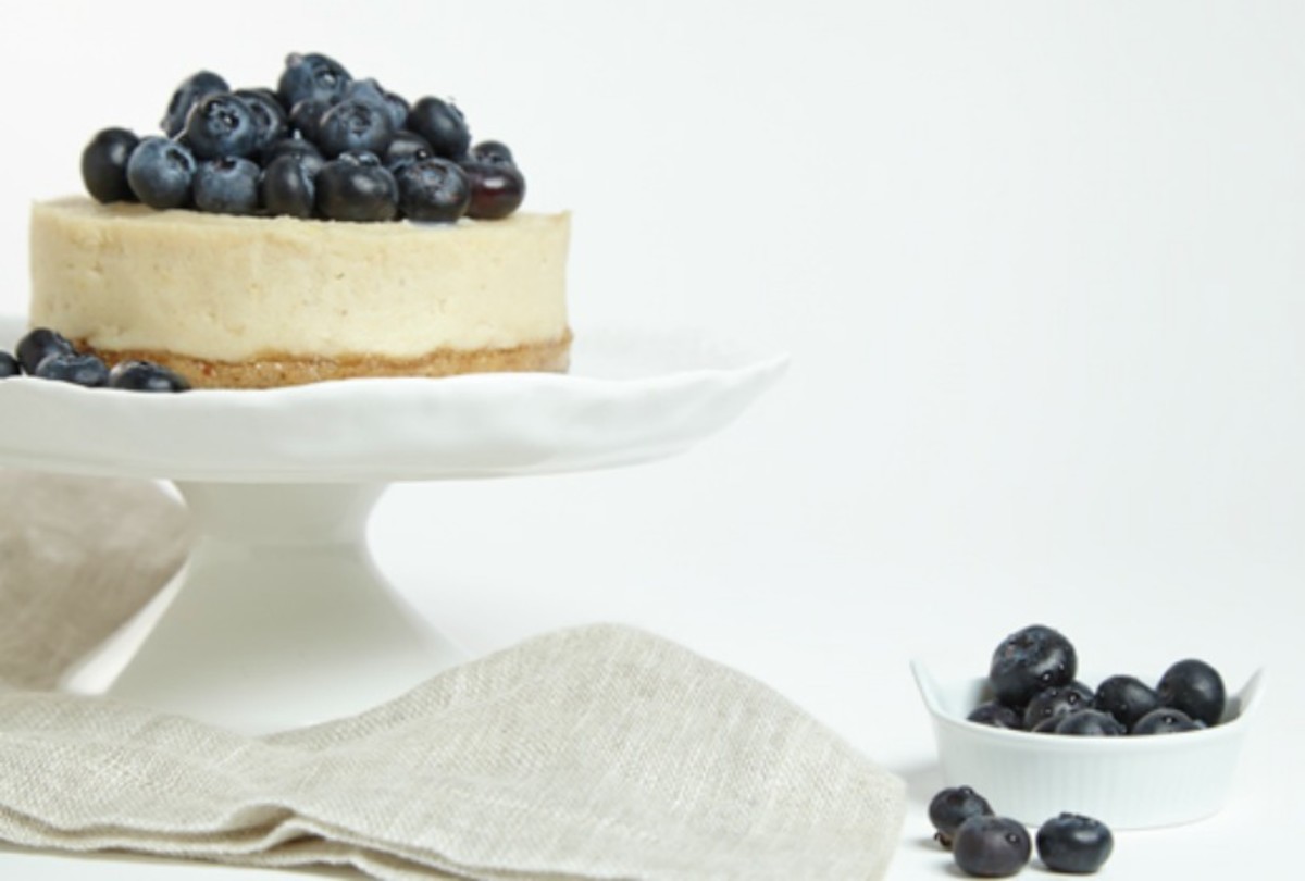 No-Bake Lemon and Blueberry Cashew Cheesecake
