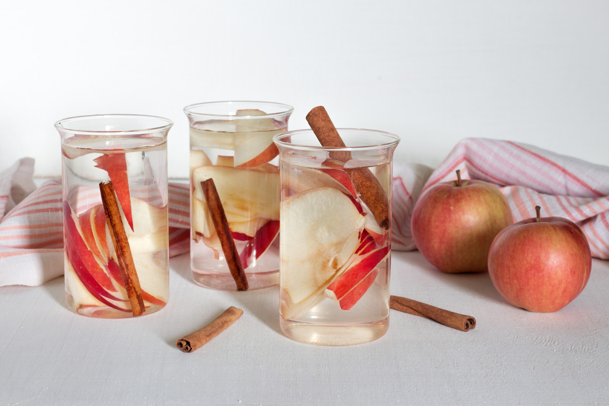bigstock-Infused-Water-With-Apple-And-C-213710977