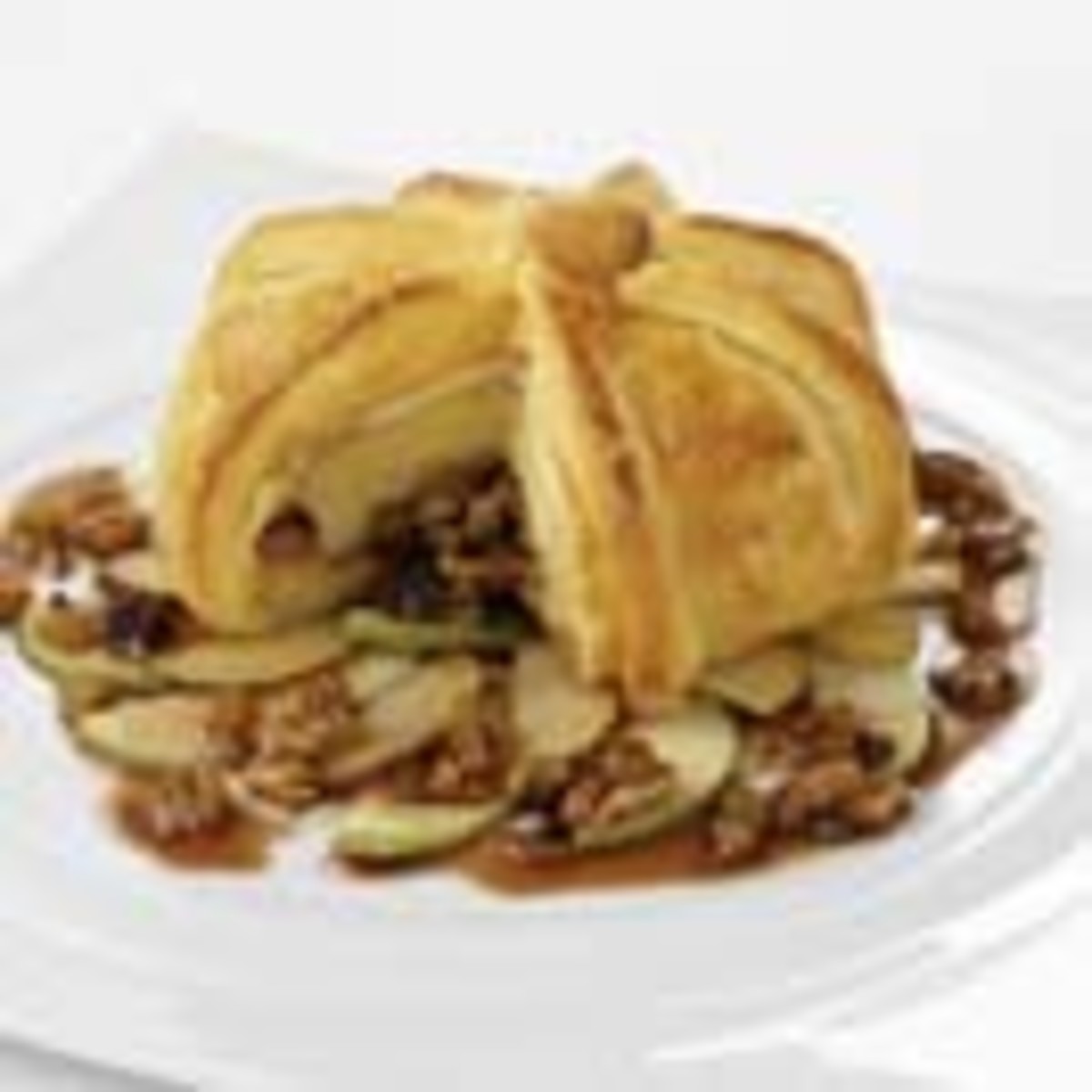 Baked Brie with California Raisins and Port Wine in Puff Pastry