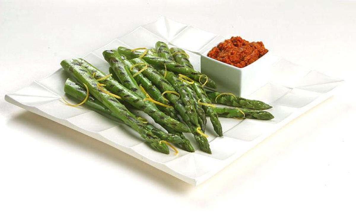 Grilled Asparagus with Romesco Sauce