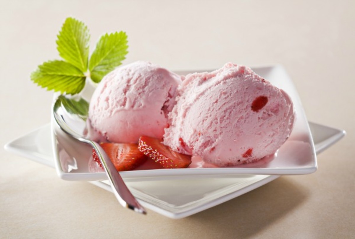 strawberry cream cheese ice cream