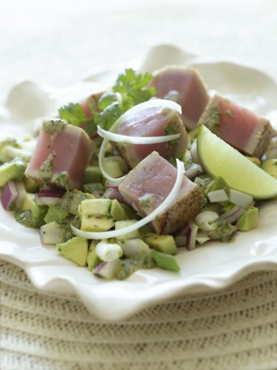 Avocado and Seared Tuna Salad
