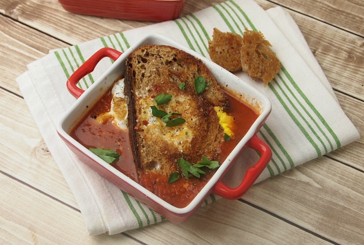 tomato soup with egg in a hole