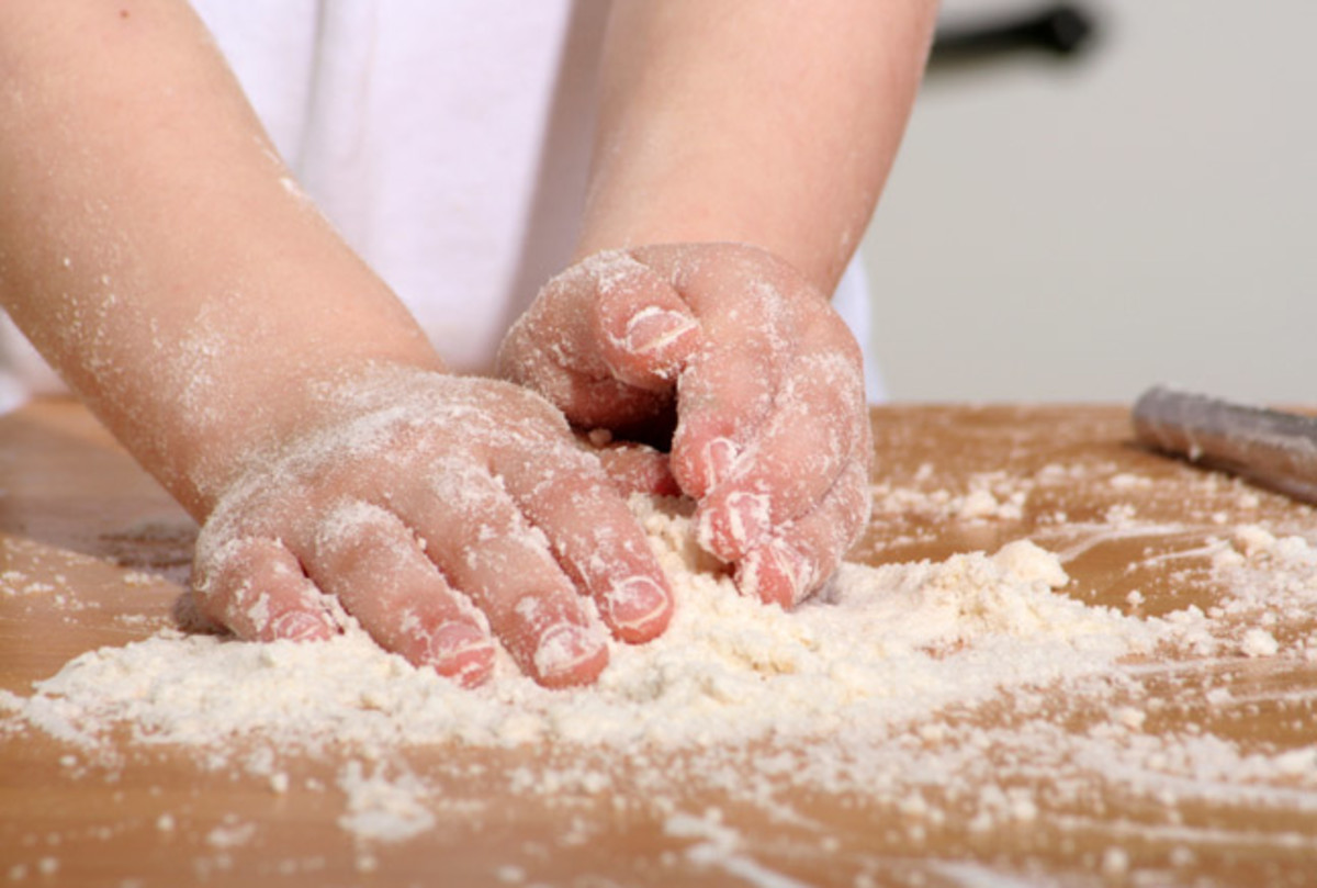little-girl-baking