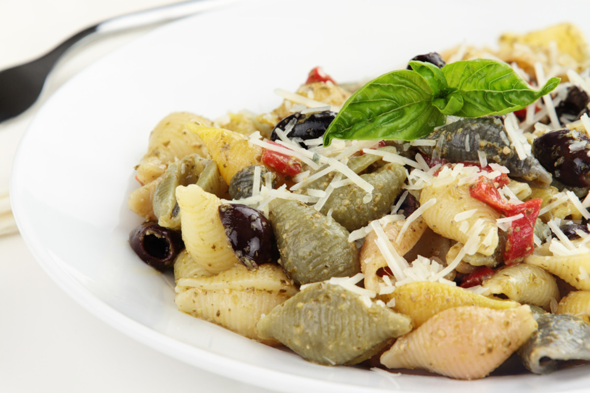 baby-shell-pasta-salad-with-calamata-olives-roasted-fennel-and-grilled-sweet-onion