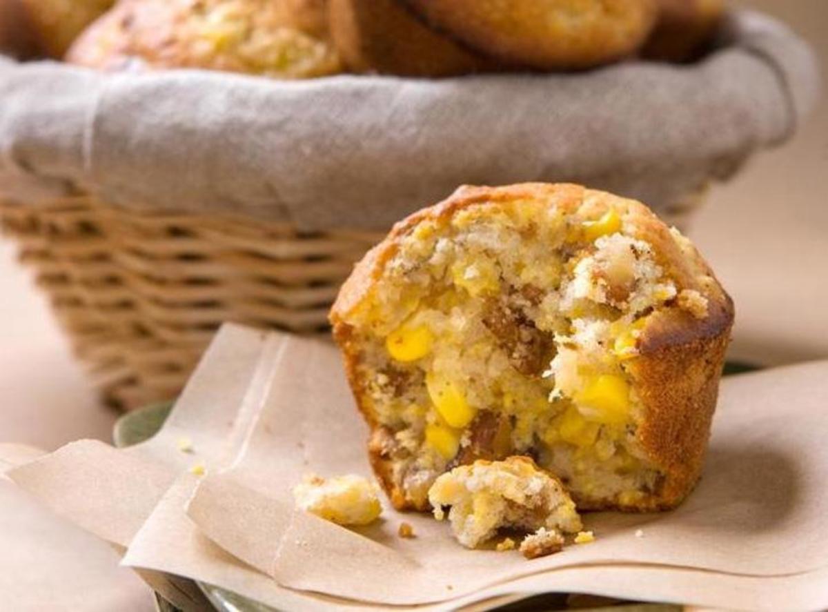Cornbread-Walnut Muffins