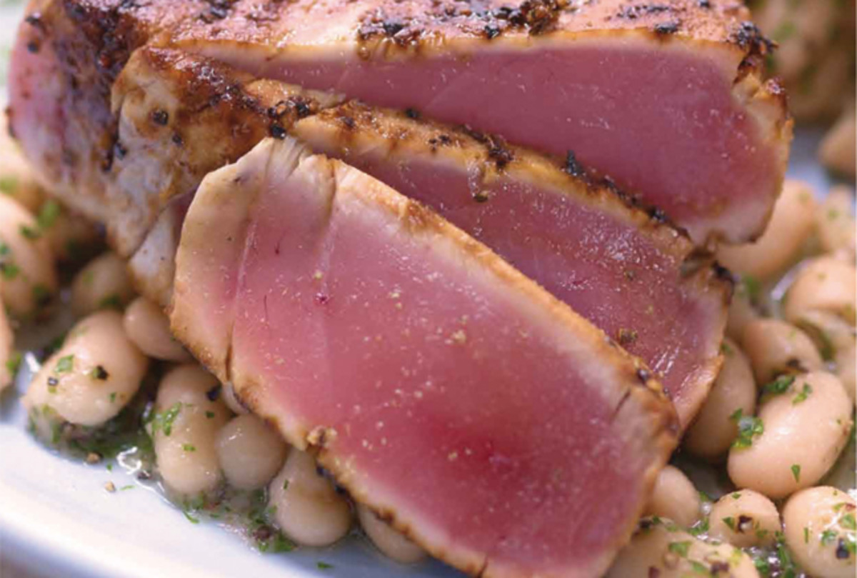 seared-yellowfin-tuna-over-white-beans-106