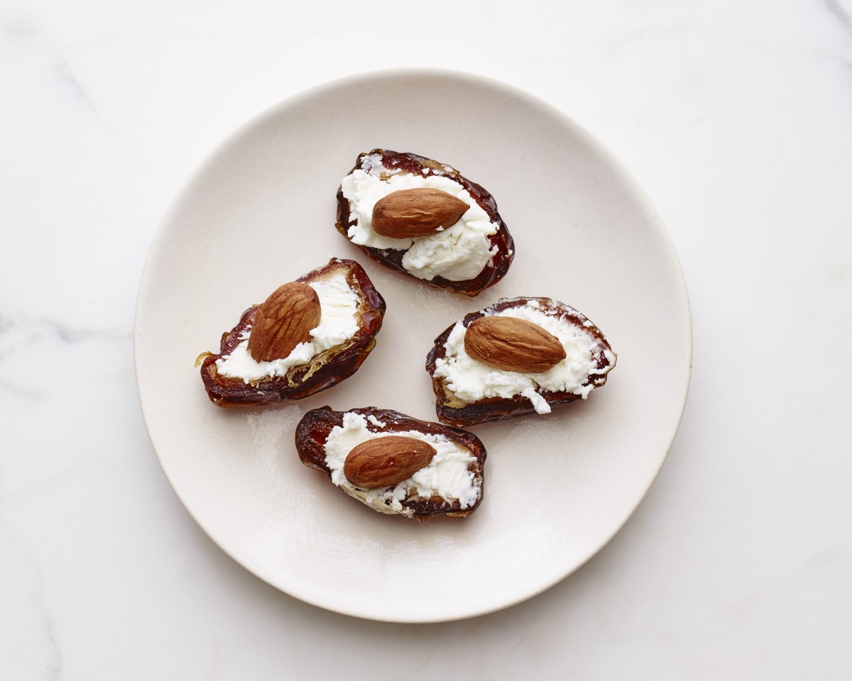 dates with goat cheese and almonds