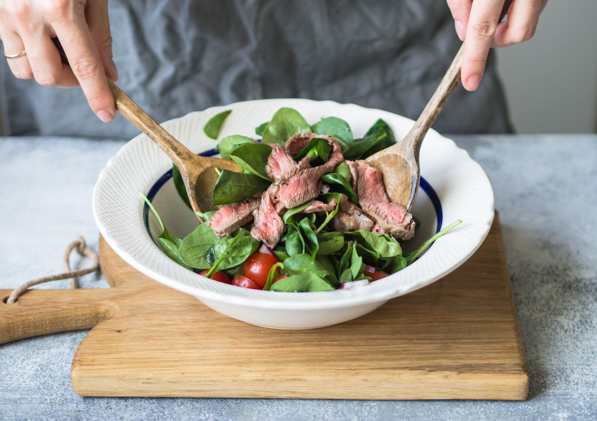 spinach salad with roast beef