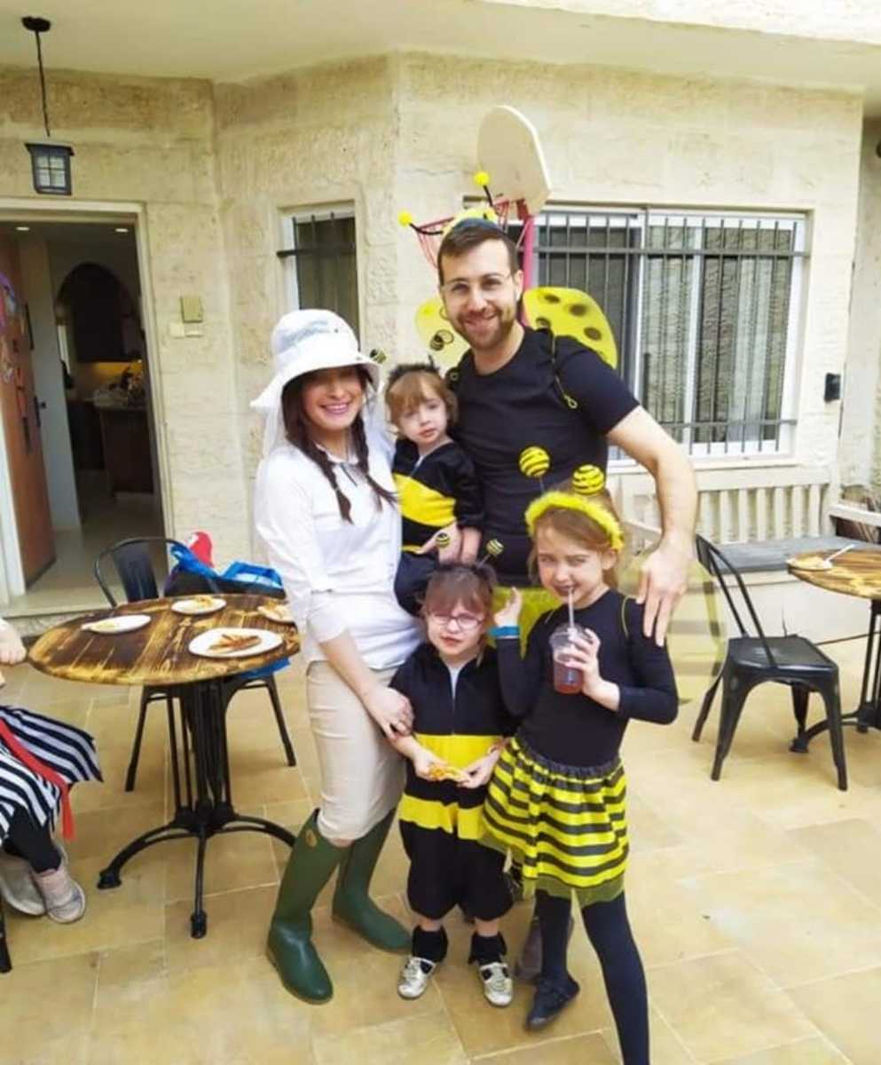 Family bee costume Eisenman