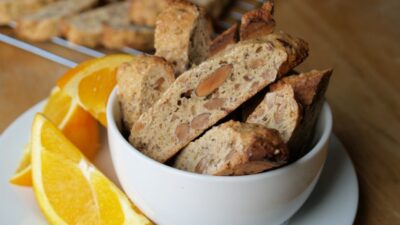 almond and orange cookies