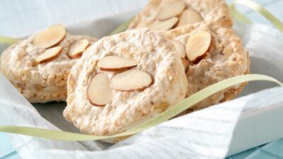 almond cookies meringue
