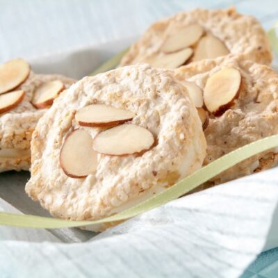 almond cookies meringue