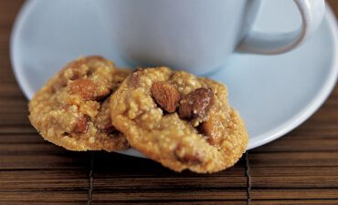 Almond honey clusters