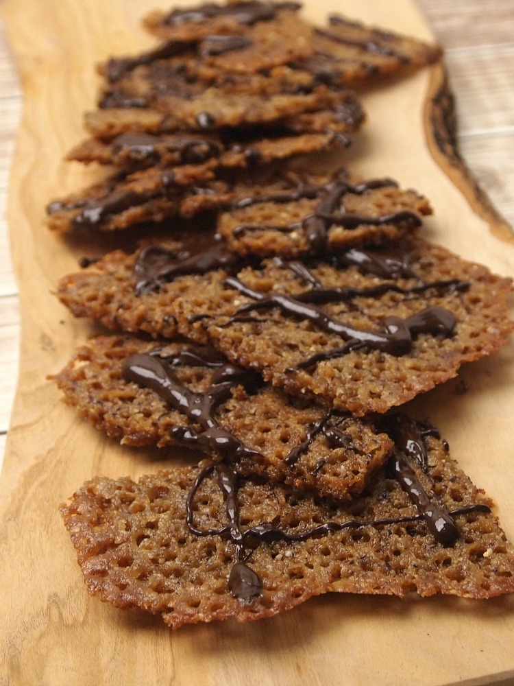 almond lace cookies with amaretto