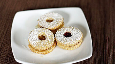 almond linzer cookies