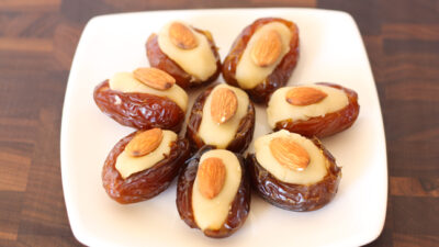 almond stuffed dates