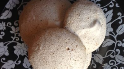 AQUAFABA MERINGUES:
