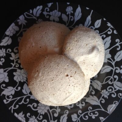 AQUAFABA MERINGUES: