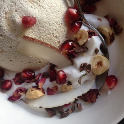 ROSE-SCENTED AQUAFABA FOAM AND MERINGUE BOWL