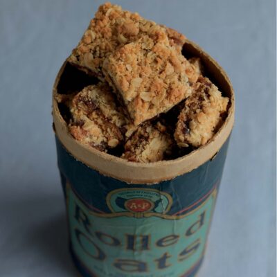 Aunt Minnie’s Date and Oat Bars