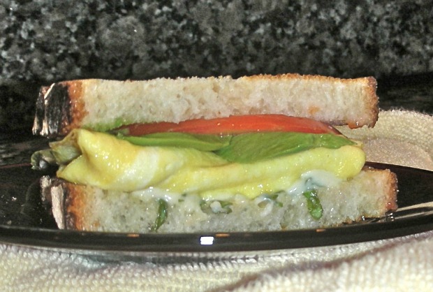 avocado tomato sandwich