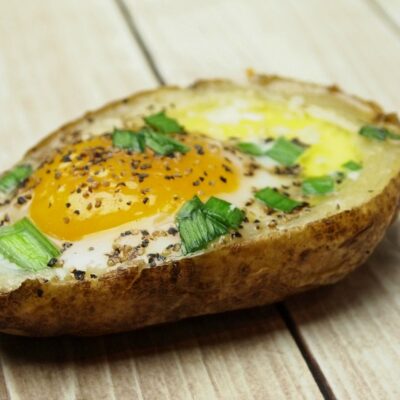 Baked Eggs In Potato Skins