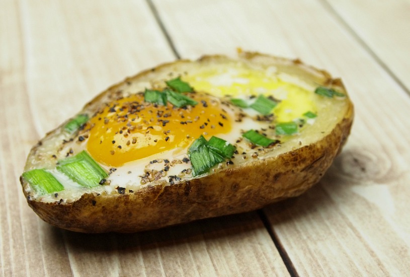 Baked Eggs In Potato Skins