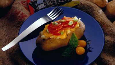 baked idaho potatoes with red pepper and cheddar cheese