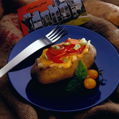 baked idaho potatoes with red pepper and cheddar cheese