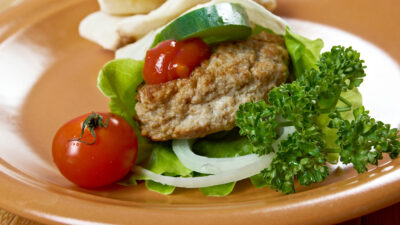barbecued turkey burgers with creamy cole slaw