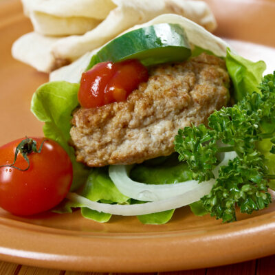 barbecued turkey burgers with creamy cole slaw