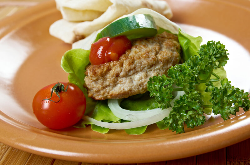 barbecued turkey burgers with creamy cole slaw