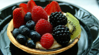 yogurt berry tart
