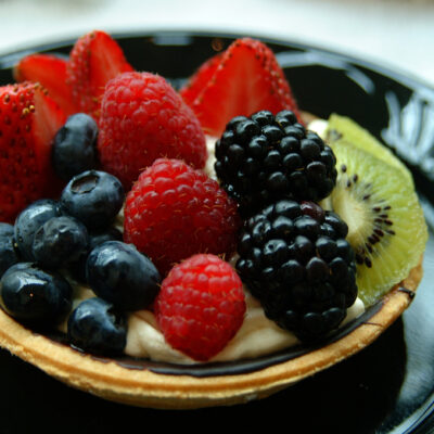 yogurt berry tart