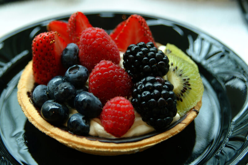 yogurt berry tart