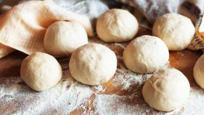 Onion and thyme challah rolls