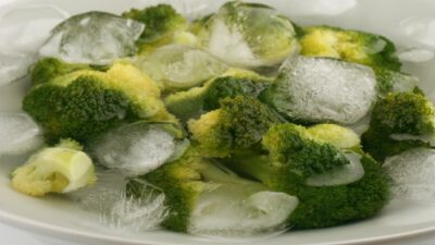 blanching broccoli