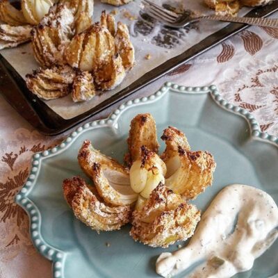 BLOOMING ONION
