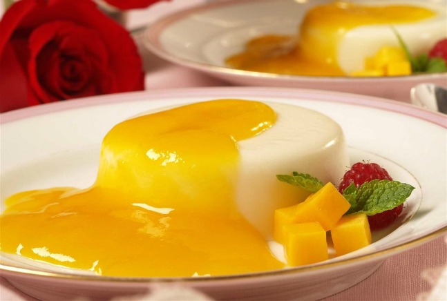 Buttermilk Panna Cotta with Mango Sauce