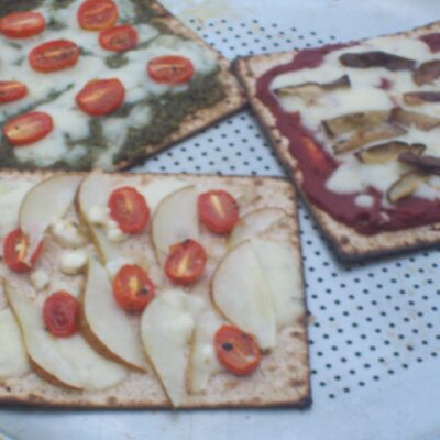 Caramelized Onion Matzo Pizza