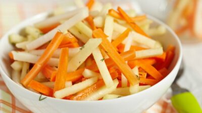 carrot and kohlrabi slaw