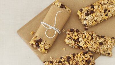 Chewy Chocolate Chip Granola Bars