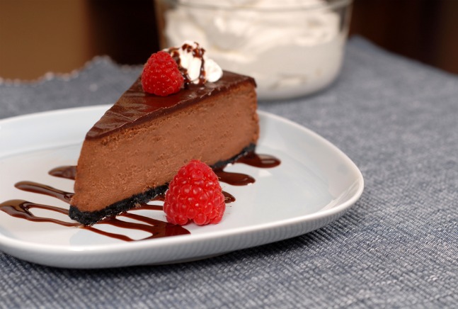 chocolate-cheesecake-with-raspberry