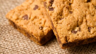 chocolate chip cookie bars