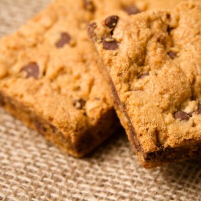 chocolate chip cookie bars