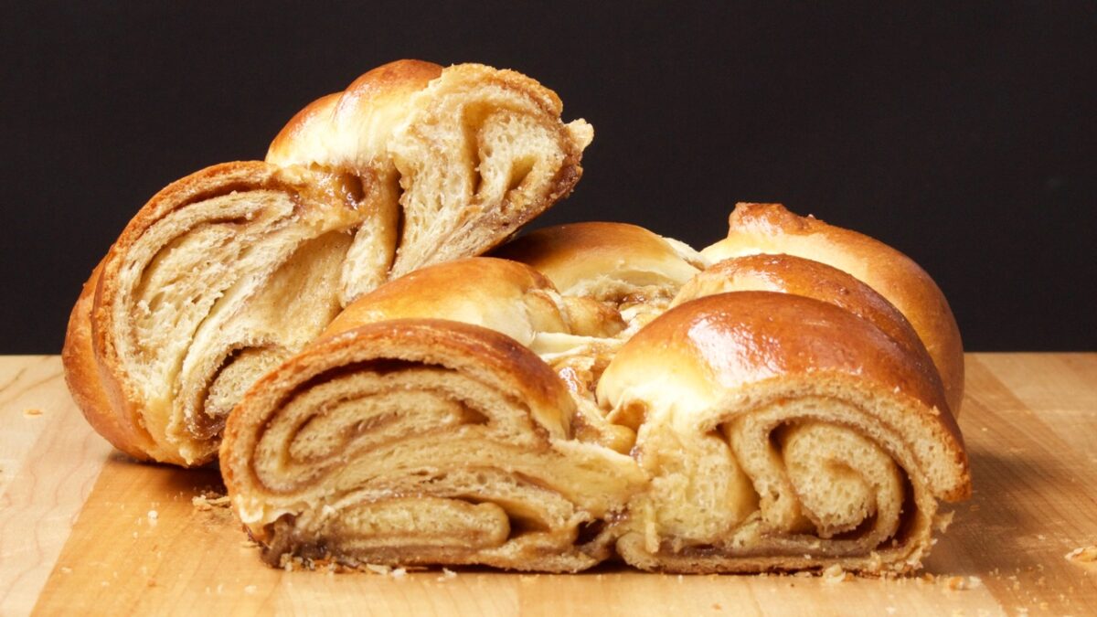Cinnamon Roll Challah