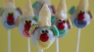 clown cake pops 11