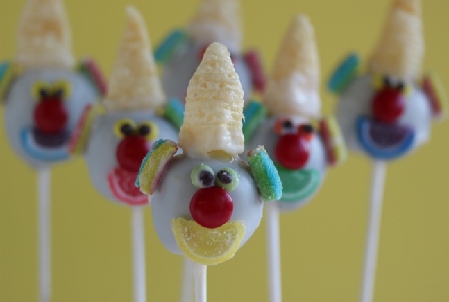 clown cake pops 11